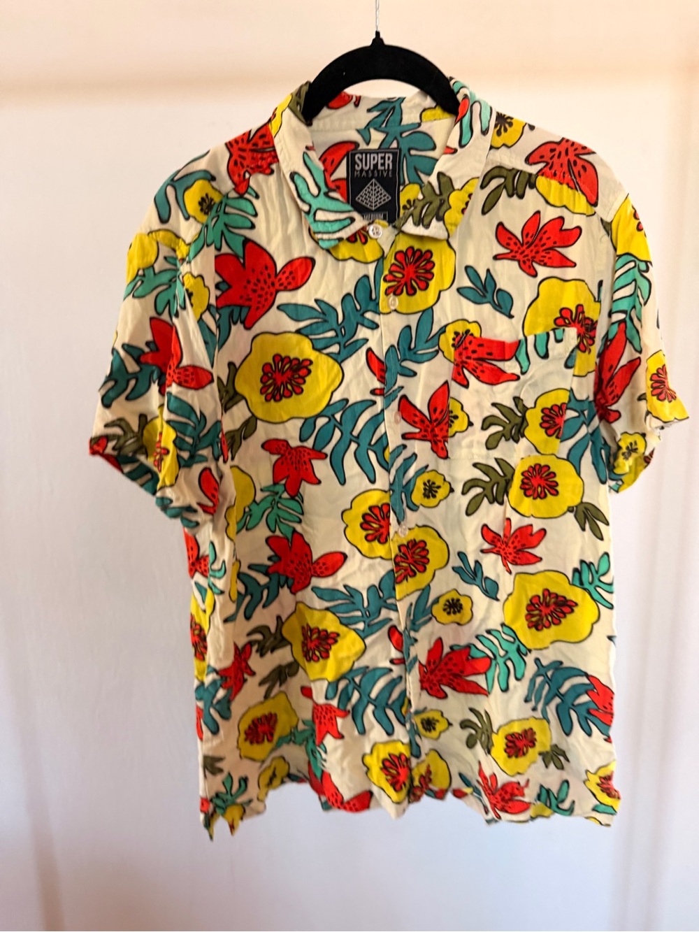 Men’s super massive floral button up Med